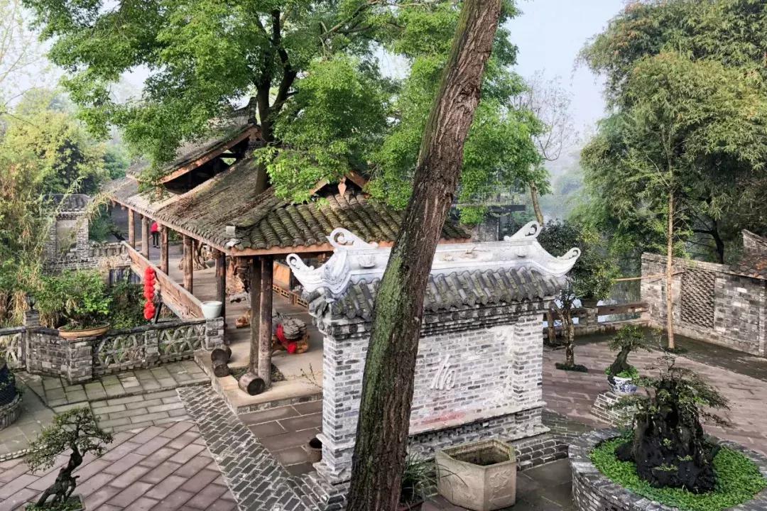 成都小区重生历程，承重柱不达标后的自信蜕变之路