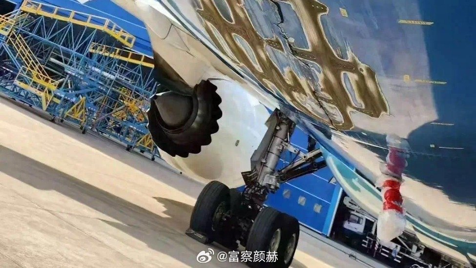 南航航班着陆事故引发多方关注，分析与个人立场观点探讨