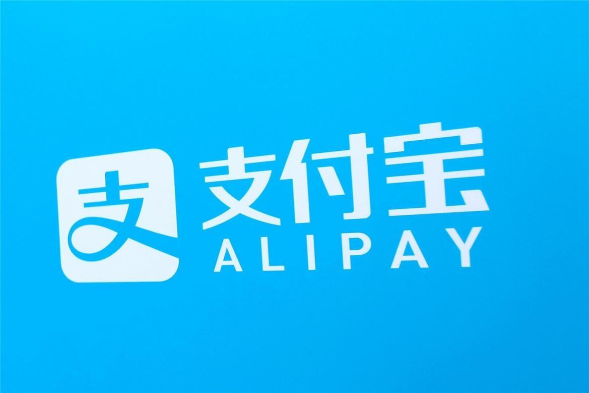 多银行调整商贷利率背后的故事，公积金利率参照与特色小店的探索之旅