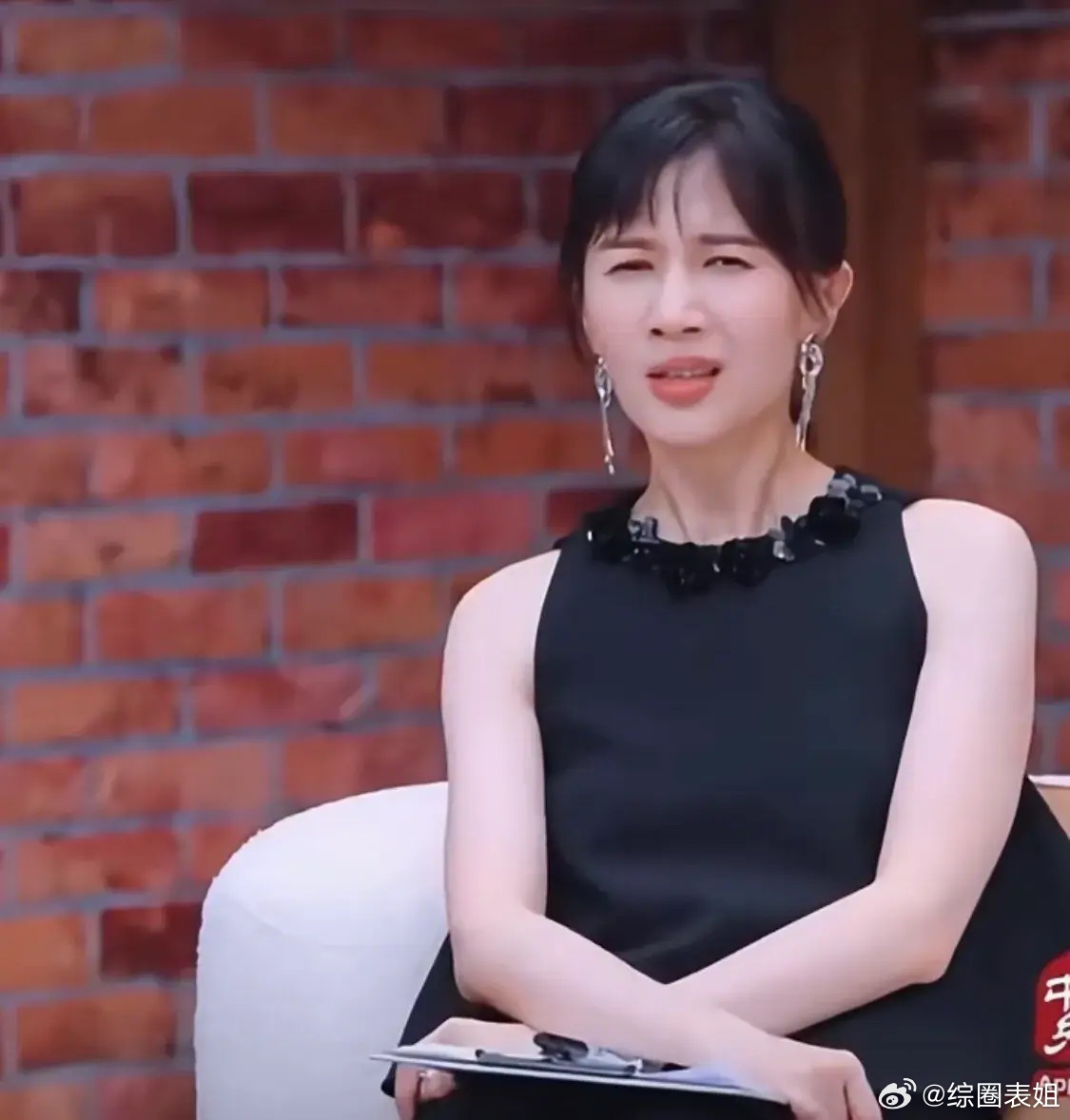 揭秘Papi酱与黄圣依杨子的故事，真实还是演戏？巷弄深处的隐藏特色小店曝光