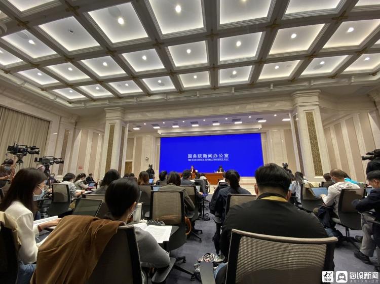 国新办揭秘，前三季度经济繁荣与小巷独特小店的故事