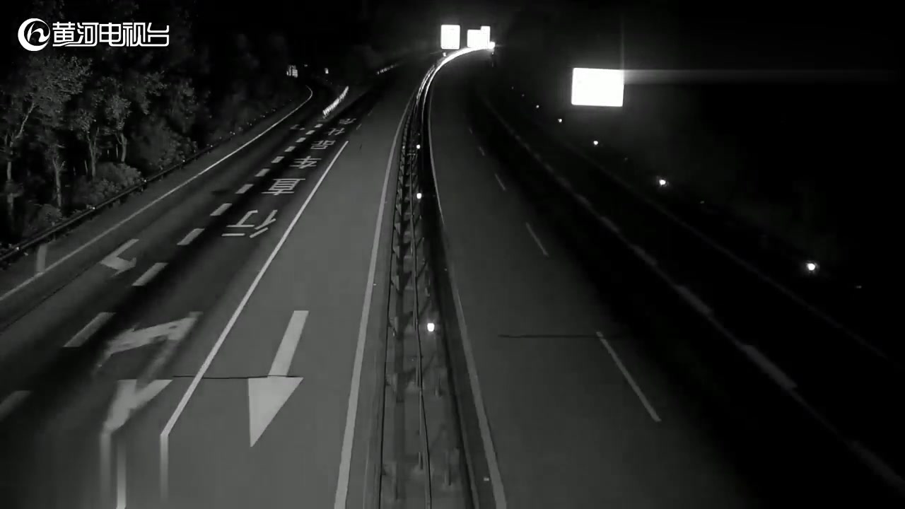 女司机深夜跟随导航误入歧途，高速逆行惊险事件