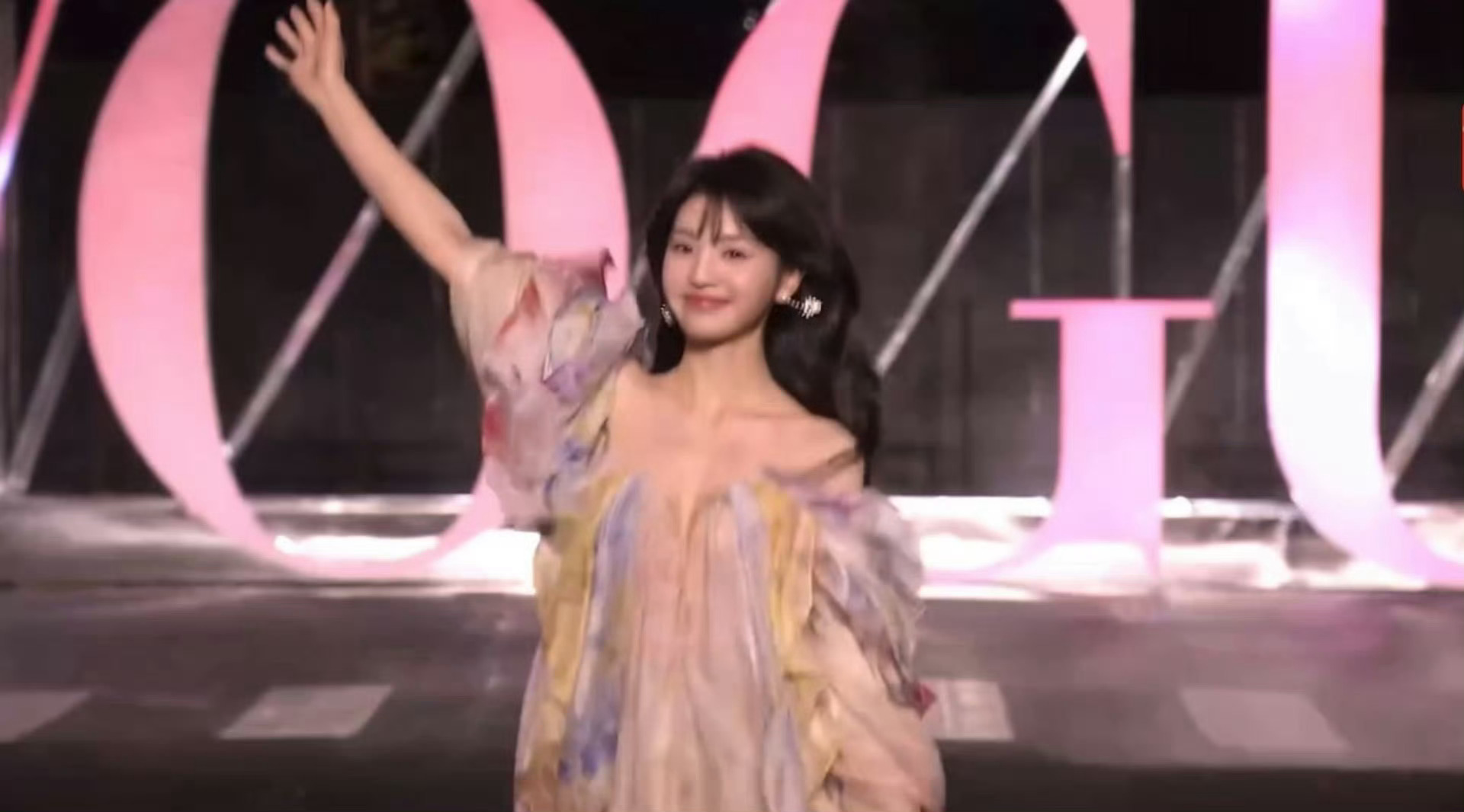 田曦薇活力走秀与科技新品惊艳亮相，颠覆你的想象！