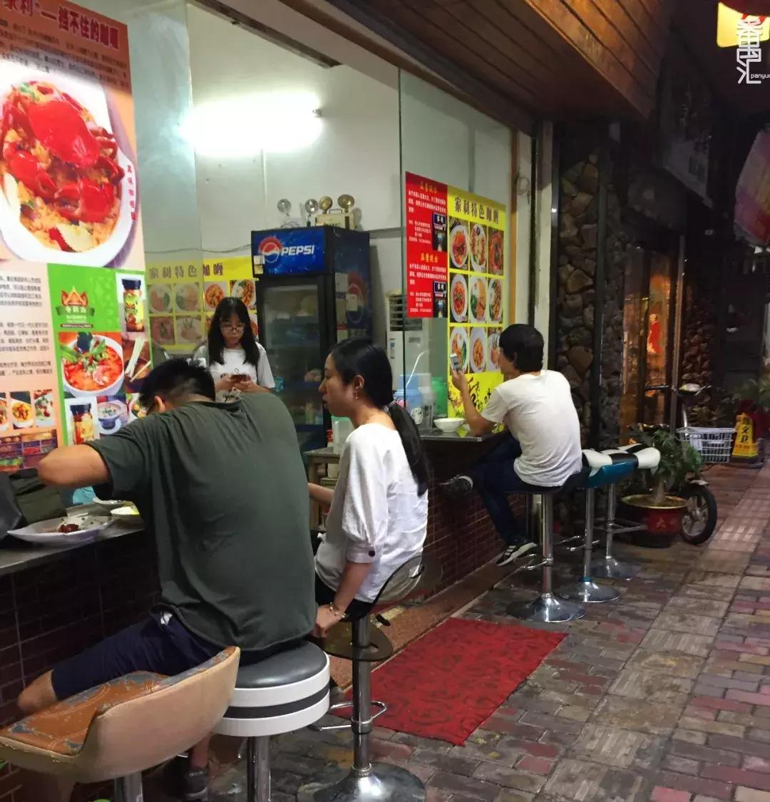 揭秘济南某银行倒闭传闻背后的真相，带你探索小巷独特小店之旅
