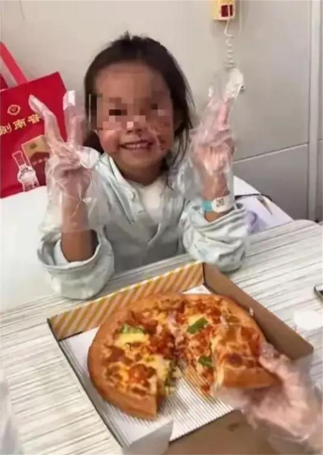 教育局回应女童被泼开水事件，恶作剧行为，同时探寻小巷特色小店的神秘面纱