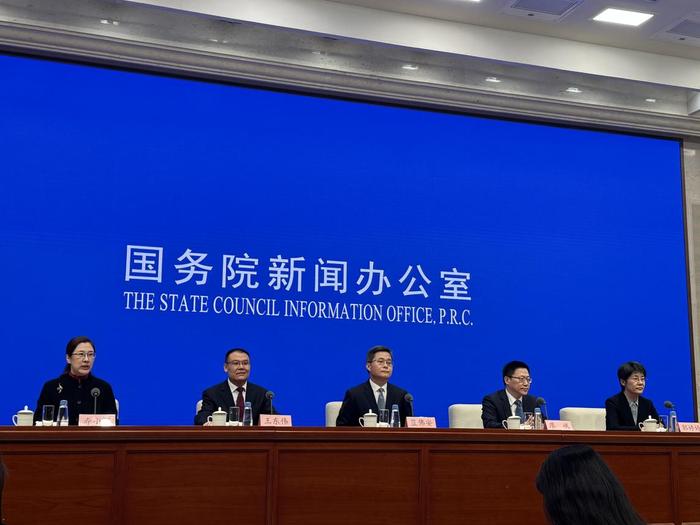 一揽子财政增量政策力度揭秘，探访小巷中的惊喜小店展现政策实效
