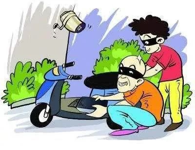 晴天打伞进小区被查出盗窃事件，解读与反思