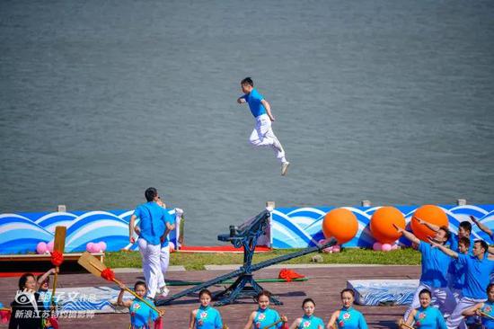男子划橡皮艇从湖南赴上海，水上温情之旅启程