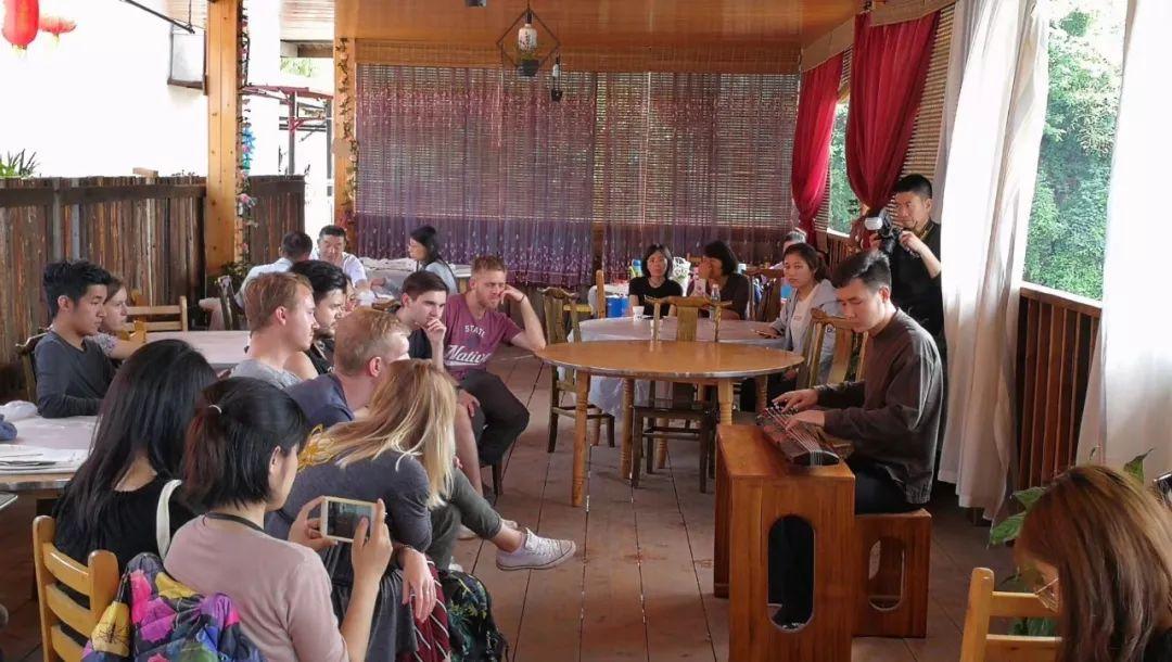 以色列战场静默之际，生活与学习的旋律重燃日