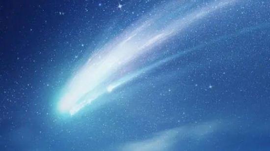 日落时的彗星奇观，6万年一遇的宇宙奇遇