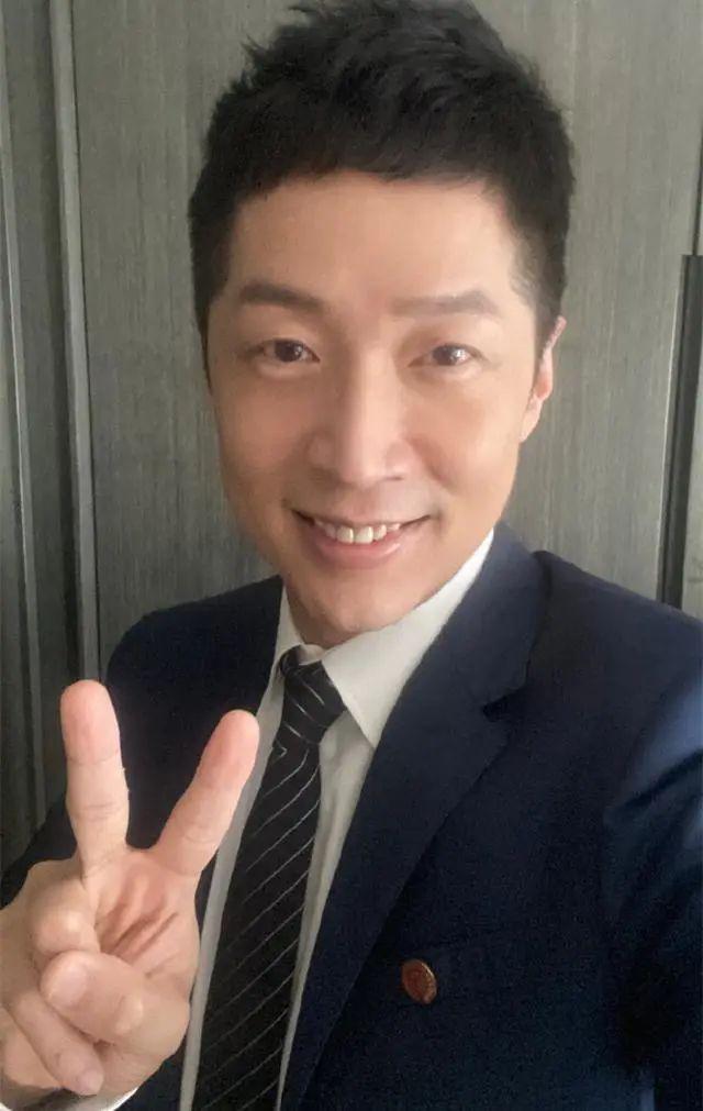 最新剪刀手拍照，励志之旅中的学习、变化与自信之路