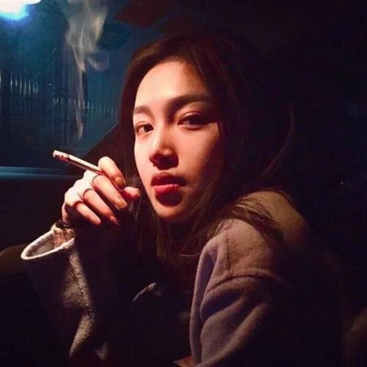 女演员与香烟，背景、影响及时代交织的探究