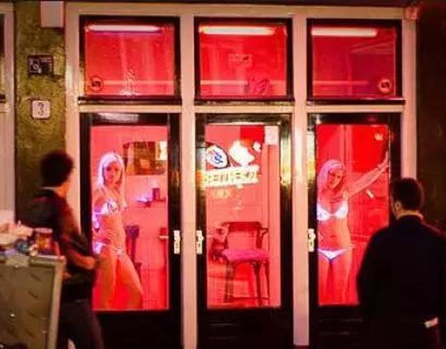 最新男女结婚年龄探讨，小巷特色小店成约会新去处