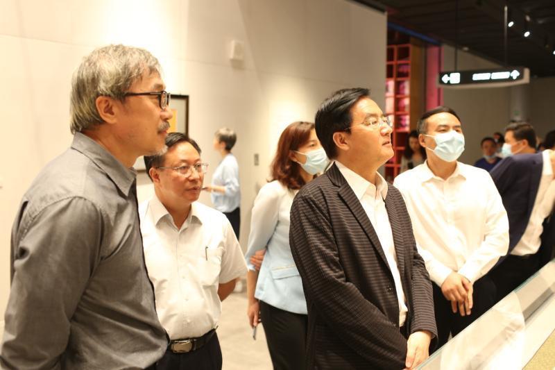 龙岗新闻今日更新，学习变革浪潮中的自信与成就之源