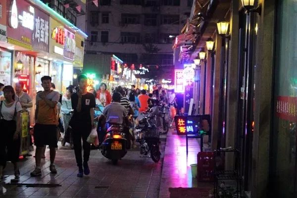 探访小鱼网最新消息，巷弄深处的独特风味——小巷特色小店揭秘