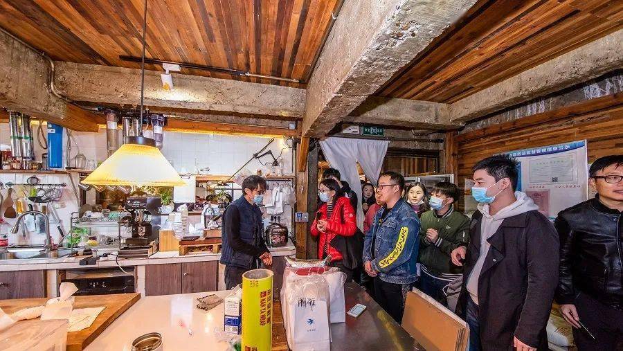 探索未来能源宝藏，小巷中的特色小店揭示最新燃料秘密