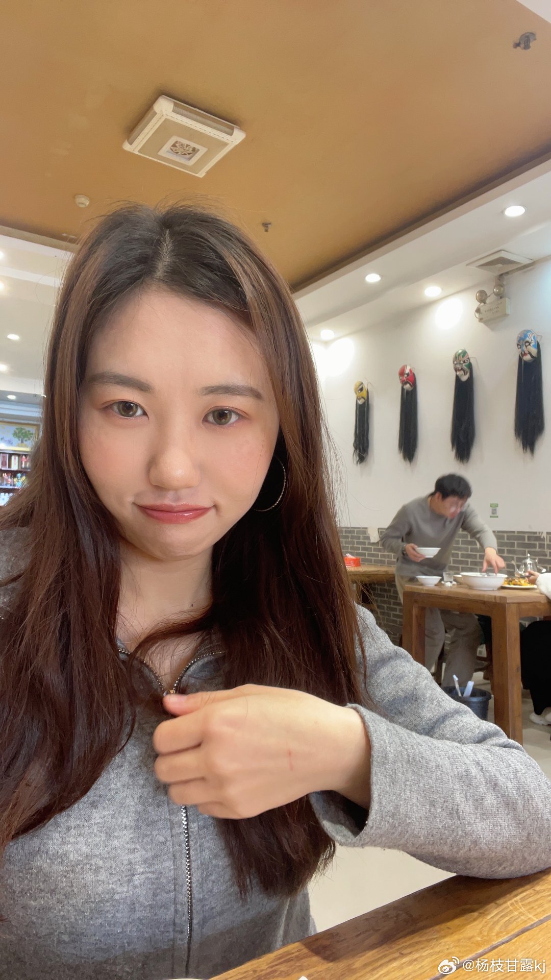 最新上传自拍，探索自我，感受变化带来的自信与成就感