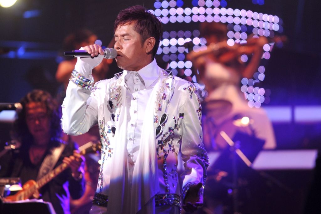 谭咏麟歌坛巨星演唱会，璀璨之夜，经典重现