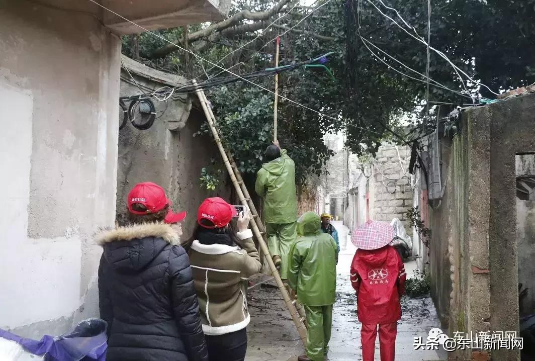 台风纳沙最新动态，隐秘小巷美食探秘之旅