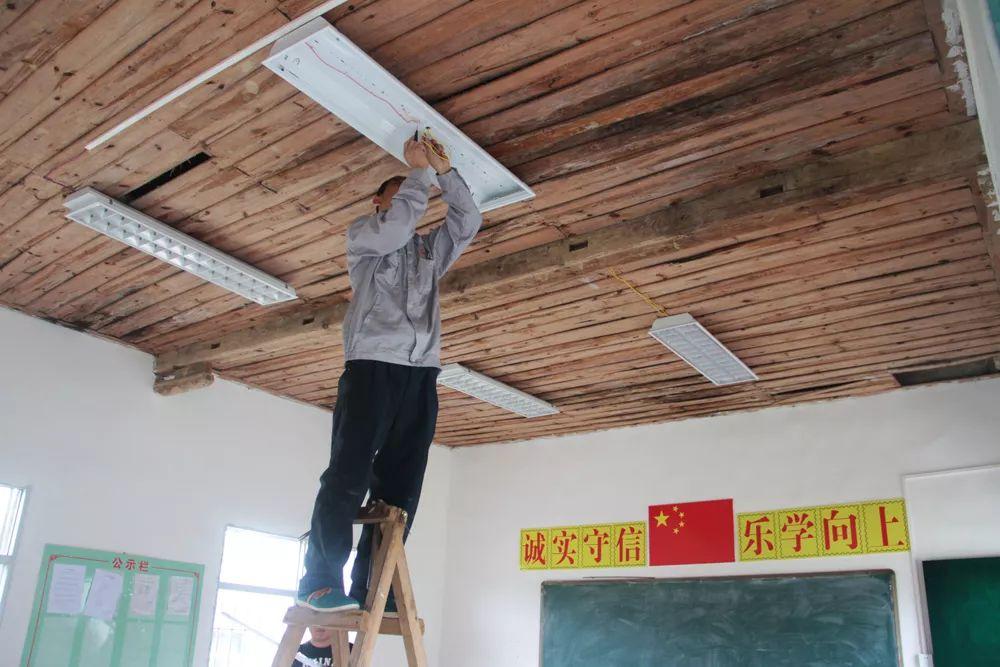 梁山县教育局局长，科技引领教育革新，智慧点亮未来课堂新篇章